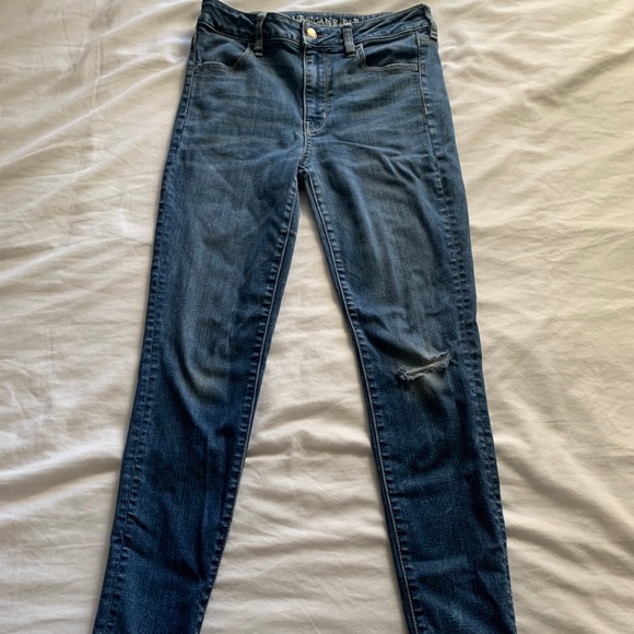 MEDIUM WASH AE HIGH RISE JEANS - Picture 1 of 3